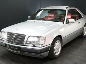 Image 1/30 of Mercedes-Benz 320 CE (1993)