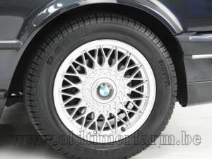 Image 11/15 de BMW 320i (1989)