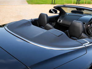 Image 95/99 of Aston Martin DBS Volante (2012)