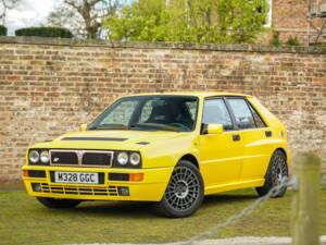 Image 49/50 of Lancia Delta HF Integrale Evoluzione II (1994)