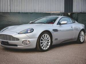 Immagine 7/7 di Aston Martin V12 Vanquish (2003)