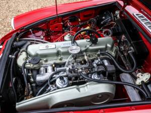 Image 36/40 of MG MGC GT (1968)