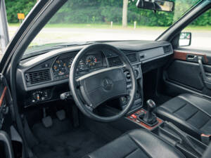Imagen 25/51 de Mercedes-Benz 190 E 2.5-16 Evolution II (1991)
