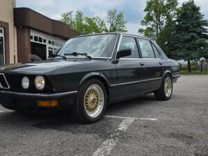 Image 5/11 of BMW 525i (1983)