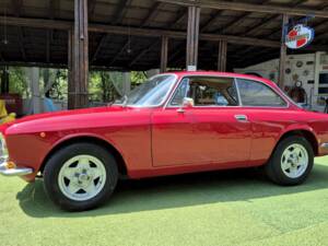 Image 3/50 de Alfa Romeo Giulia GT 1300 Junior (1971)
