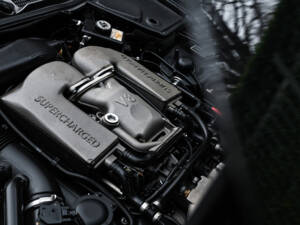 Image 50/51 of Jaguar XKR (2003)