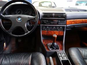 Image 25/47 of BMW 730i (1992)