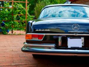 Image 30/188 of Mercedes-Benz 280 SE 3,5 (1971)
