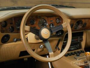 Image 13/19 of Aston Martin V8 Volante (1981)