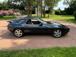 Afbeelding 17/77 van Porsche 928 GT (1990)