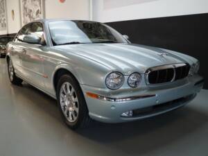 Imagen 2/46 de Jaguar XJ 8 4.2 (2004)