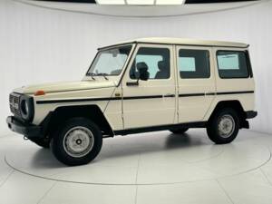 Bild 2/7 von Mercedes-Benz 240 GD (LWB) (1984)