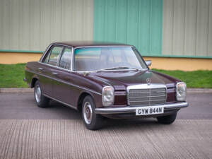 Bild 2/30 von Mercedes-Benz 200 (1974)