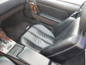 Image 18/22 of Mercedes-Benz 500 SL (1991)