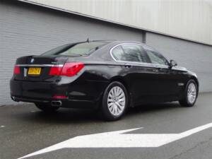 Image 4/98 of BMW 750i (2009)