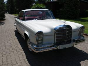 Image 3/48 of Mercedes-Benz 220 SE b (1965)