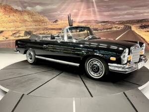 Image 3/37 de Mercedes-Benz 280 SE (1970)