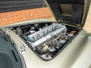Immagine 49/57 di Aston Martin DB 6 Volante (1969)