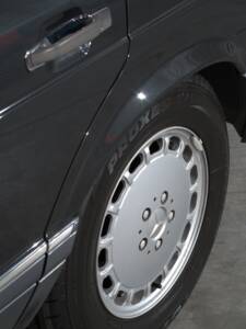 Image 17/52 of Mercedes-Benz 560 SEL (1988)