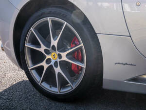 Image 33/44 de Ferrari California (2011)