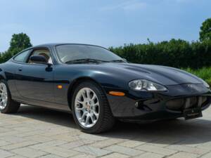 Immagine 2/50 di Jaguar XKR (2000)