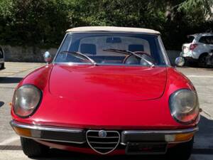 Image 2/50 de Alfa Romeo Spider Veloce 2000 (1973)