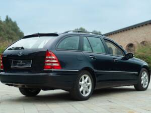 Imagen 13/50 de Mercedes-Benz C 320 T (2001)