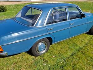 Image 5/13 of Mercedes-Benz 230&#x2F;4 (1974)