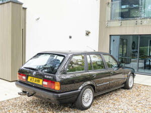 Bild 35/50 von BMW 325i Touring (1990)