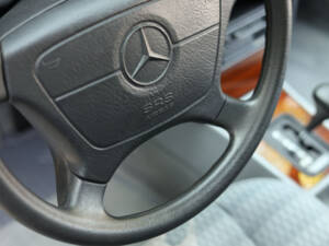 Immagine 78/100 di Mercedes-Benz 190 E 2.3 (1992)