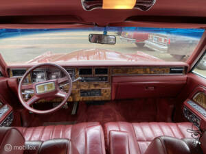 Image 16/50 of Lincoln Town Car (1984)