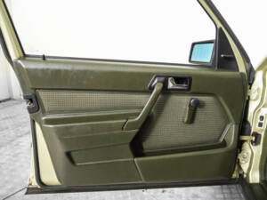 Image 28/50 of Mercedes-Benz 190 E (1986)