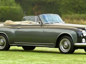 Immagine 13/50 di Bentley S 1 Continental DHC (1955)