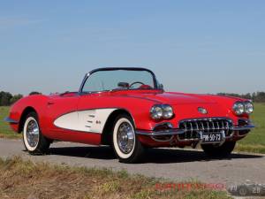 Image 11/48 of Chevrolet Corvette (1960)