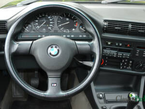 Image 25/46 of BMW 325i Touring (1991)