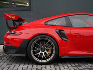 Immagine 17/50 di Porsche 911 GT2 RS Weissach (2018)