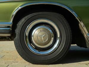 Image 32/50 of Mercedes-Benz 220 SE b (1964)