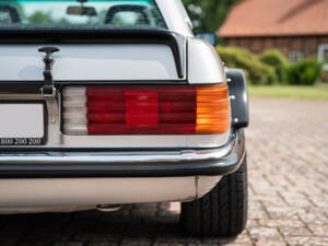 Image 24/68 of Mercedes-Benz 500 SL (1984)