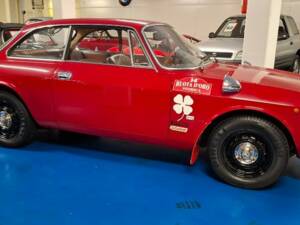 Afbeelding 2/37 van Alfa Romeo Giulia 1300 GT Junior (1974)