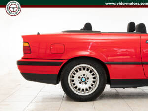 Immagine 3/20 di BMW 318i (1994)