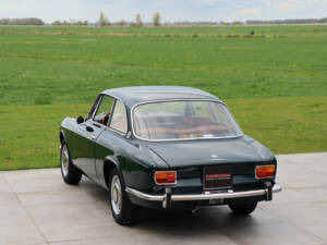 Image 2/50 of Alfa Romeo 1750 GT Veloce (1971)