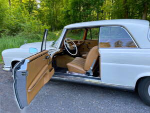 Image 9/18 of Mercedes-Benz 220 SE b (1965)