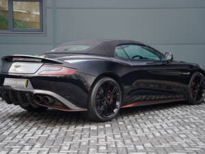 Image 26/50 of Aston Martin Vanquish S Volante (2018)