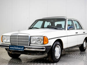 Immagine 16/46 di Mercedes-Benz 240 D (1982)