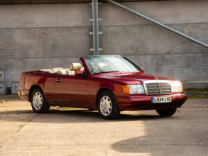 Image 9/50 de Mercedes-Benz E 320 (1994)