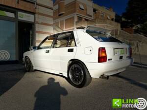 Image 7/10 de Lancia Delta HF Integrale (1990)