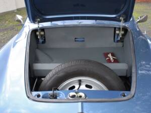 Image 12/29 of Volkswagen Karmann Ghia 1600 (1970)