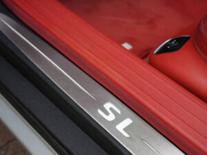 Image 33/50 of Mercedes-Benz SL 55 AMG (2004)