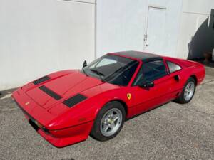 Image 1/7 de Ferrari 208 GTS Turbo (1984)