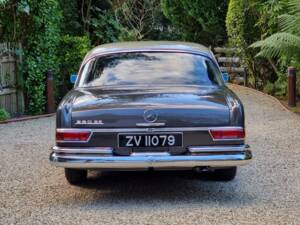 Imagen 3/32 de Mercedes-Benz 220 SE b (1965)